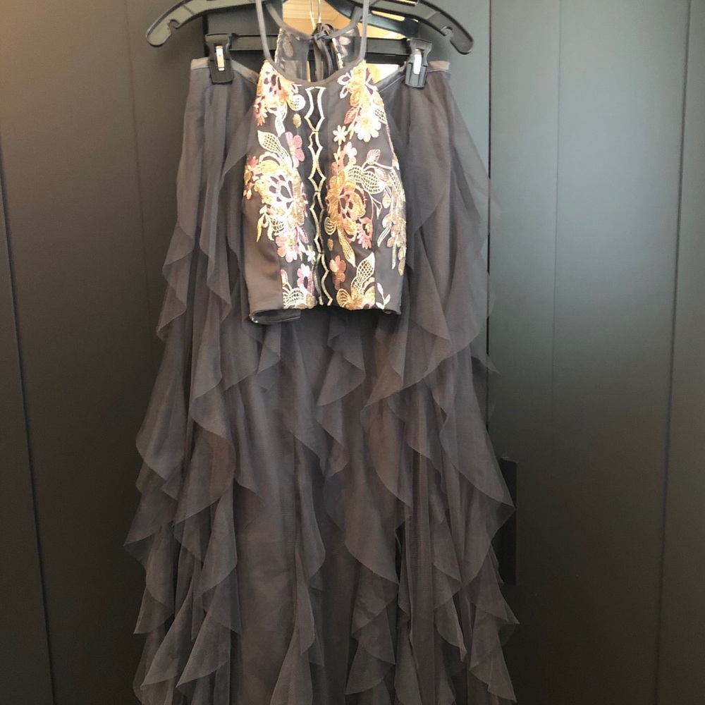 Size 7/8 2 Piece Gown Set